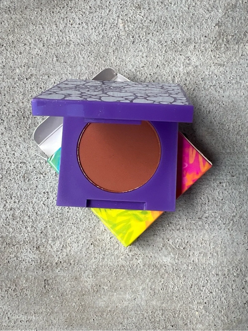 Lisa Frank x Glamour Dolls eyeshadow